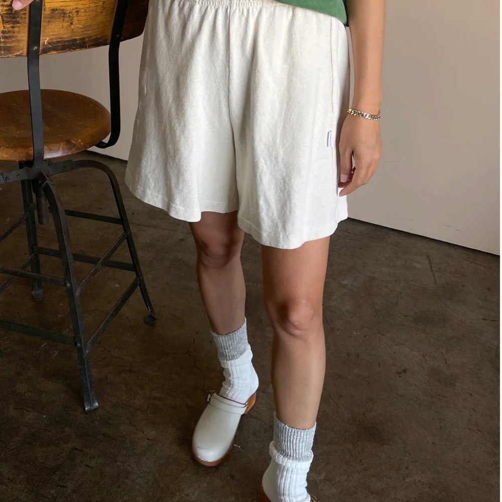 Le Bon Shoppe - FLARED BASKETBALL SHORTS - NATUREL